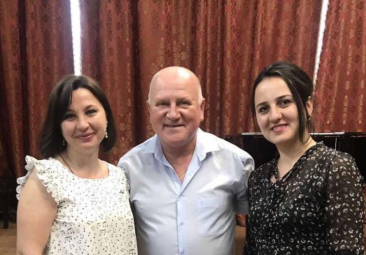 Анатолій Баньковський з викладачами Тернопільського музичного коледжу ім. С. Крушельницької з Наталею Присіч та Олесею Сосновською